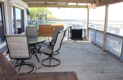 Port Mansfield Cottage | 200 North Shore - Cozy Waterfront Cottage! Excellent Fishing!