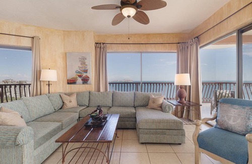 Sandy Beach Condo | 212 m² Condo ∙ 3 bedrooms ∙ 8 guests