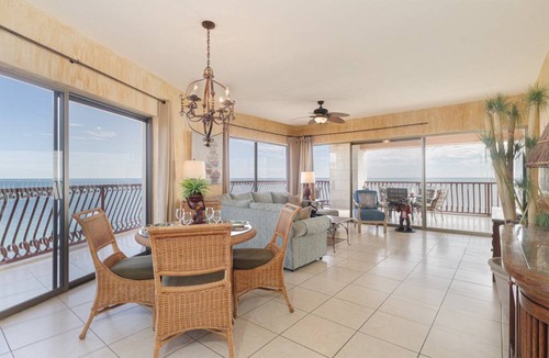 Sandy Beach Condo | 212 m² Condo ∙ 3 bedrooms ∙ 8 guests