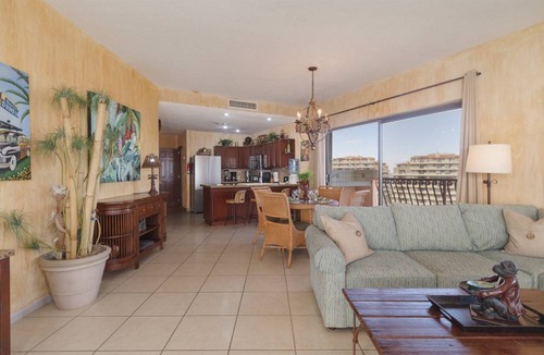 Sandy Beach Condo | 212 m² Condo ∙ 3 bedrooms ∙ 8 guests