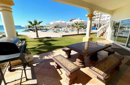 Sandy Beach Villa | 251 m² Villa ∙ 4 bedrooms ∙ 12 guests