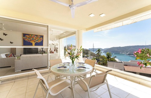 P Chahue Condo | 2BR Oceanview Walk to Beach | Cruz del Mar