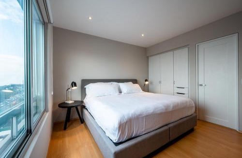 El Yaqui House | 2BR Santa Fe Style & Comfort with Gym & Parking