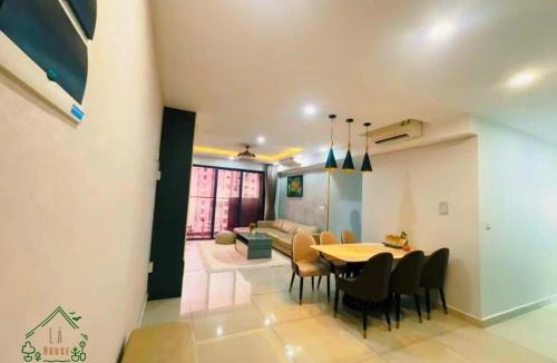 Tan Phu District Apartment | 3-Bedroom, 2-Bathroom Apartment at Emerald Celadon, Aeon Mall Tan Phu