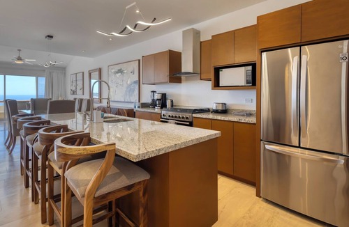 Cabo San Lucas Condo | 3-bedroom condo in charming Cabo San Lucas with AC, WiFi, fitness room
