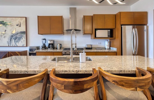 Cabo San Lucas Condo | 3-bedroom condo in charming Cabo San Lucas with AC, WiFi, fitness room