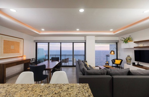 Cerritos Apartment | 3 bedroom high end beach front condo with amazing view