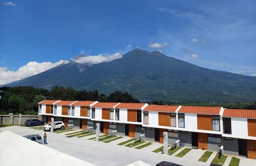 Ciudad Vieja House | 3-bedroom house in perfect Alotenango with fitness room access