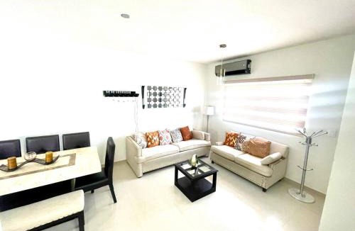 La Paz House | 3 Bedroom House wit Pool Access