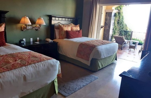 Paraiso Escondido Resort | 3-bedroom villa in Cabo San Lucas with private infinity pool and jacuzzi