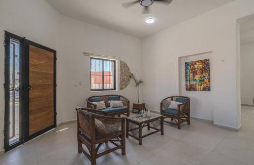 Progreso Municipality House | 3 bedrooms home one block from the beach with pool, very central location