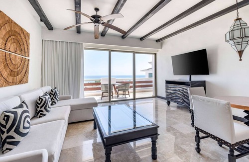 Zona Hotelera Hotel | 3 Bright 2BR Family Suites w/Ocean View – Only a Short Walk to Plaza Mega