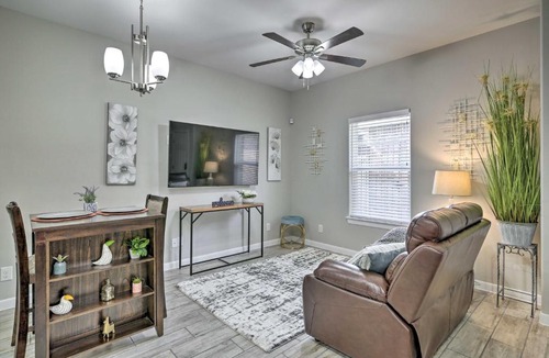 Edinburg Apartment | 3 Mi to Downtown: Relaxing Stay in Edinburg Apt!