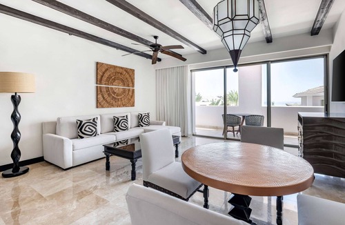 Zona Hotelera Hotel | 3 Stylish 2BR Suites w/Partial Ocean View – Close to Historic Plaza Mijares