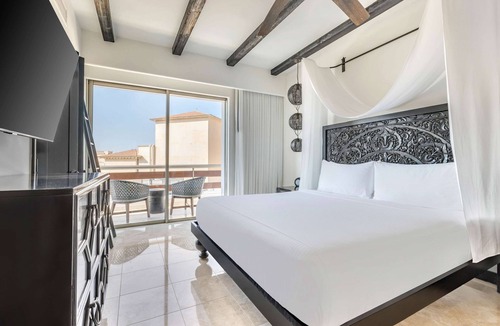 Zona Hotelera Hotel | 3 Tropical 2BR Suites w/Spa Bath – Only a Short Drive to Top-Rated Golf