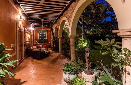 Valladolid House | 300 year old colonial mansion one block from the town square