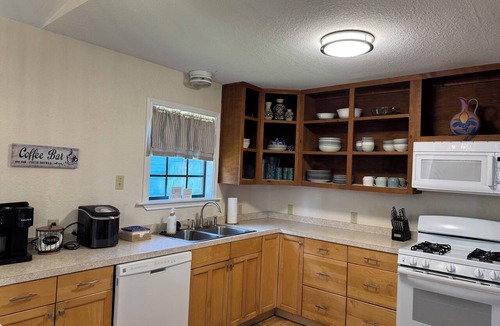 Port Mansfield House | 309 Beach - Cute getaway home away from home!