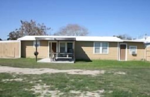 Port Mansfield Condo | 309 S. Shore B - Great, spacious cottage with plenty of parking!