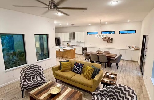 Pharr House | 3bd Cactus House designed to relax in a gated McAllen community!