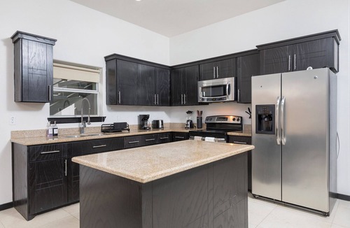 McAllen Apartment | 3Bed/2Bath - Prime Location, Gated Near Airport, Hospital & Mall