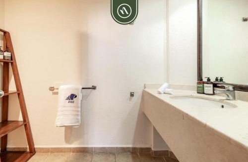 Flamingos House | 3BR Condo in the Krystal Grand Hotel - Beach