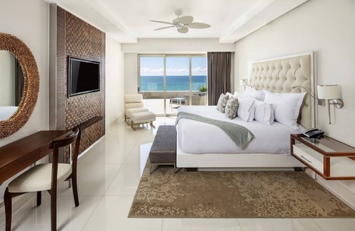 Cabo San Lucas Resort | 3BR Ocean Front Penthouse W/Private Jacuzzi and Personal Butler at Garza Blanca