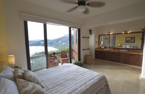 Playa Las Gatas House | 4 Bdrm Waterfront Property Overlooking Playa La Ropa