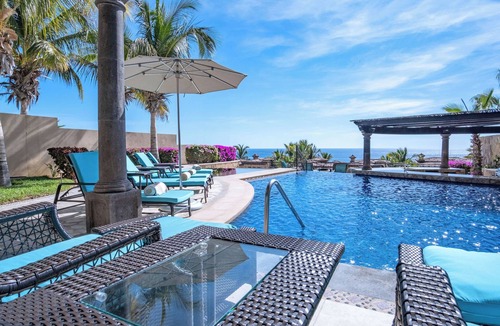 Paraiso Escondido Villa | 4 BR Beachfront Paradise at Novaispania