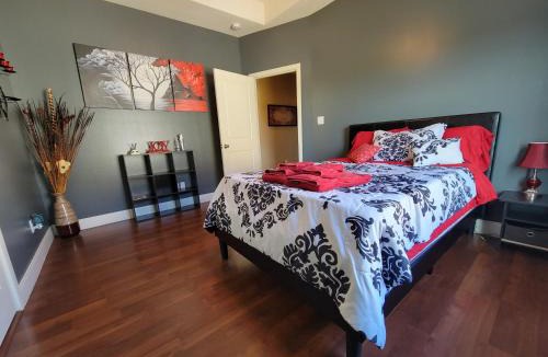 McAllen Apartment | 4 BR Smart Luxe Condo, Gated Community, Pool View, Mins to Costco & Top Golf
