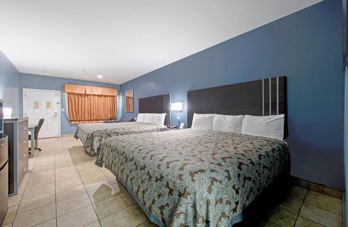 Weslaco Hotel | 4 Convenient Rooms for Road Trippers w/Comfortable Living Space