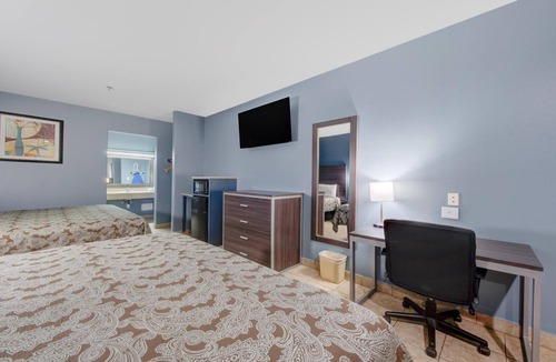 Weslaco Hotel | 4 Convenient Rooms for Road Trippers w/Comfortable Living Space