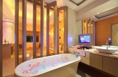 Dali Hotel | 40 m² Motel ∙ 127 guests