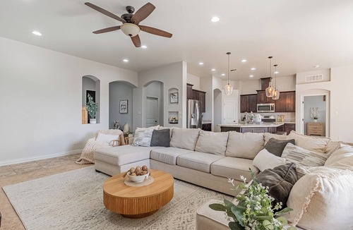 Yuma House | 4BR Modern Farmhouse , Sleeps 10 , Backyard & Theater Room