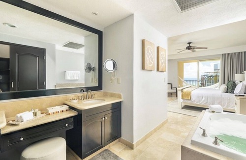 Playa Mujeres Resort | 5 Star 2BR 3BA Villa Del Palmar Cancun Beachfront Resort Competitive Rates