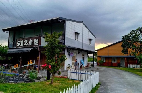 Dongshan House | 512 Huts Homestay