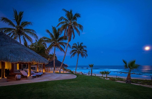 San Jose del Cabo Villa | 6BR Villa on Swimmable Beach!