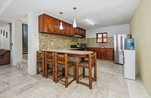 Zona Hotelera Norte House | 7 Bedrooms, Oceanfront, Bike Path to Town
