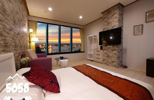 Kaohsiung City Centre House | 85 Season