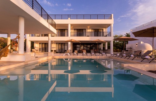 Akumal Villa | 8BR Beachfront Boutique Villa - Chef, Pool, Full Staff - Family/Intimate Groups