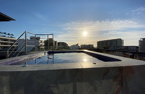 Emiliano Zapata Apartment | A/C WIFI Zona Romantica Private Balcony Roof Top/Pool 5 Blocks from the beach