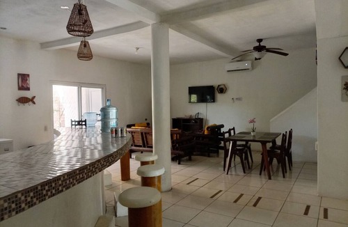 Zona 15 House | A Galápagos-style cottage for relaxation right on the beach