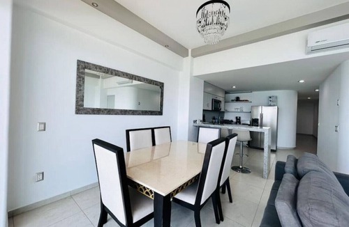Zona Dorada Apartment | a pie de playa con vista al mar by Gpsrentas