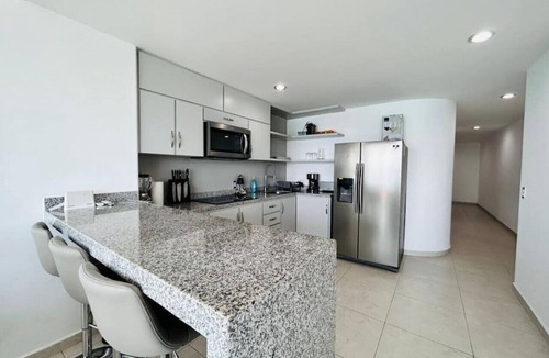 Zona Dorada Apartment | a pie de playa con vista al mar by Gpsrentas