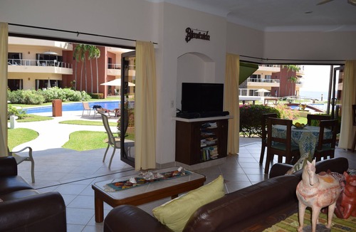 Isla Navidad Condo | A tropical 2 bedroom 2 bathroom resort on the stunning Playa de Coco beach