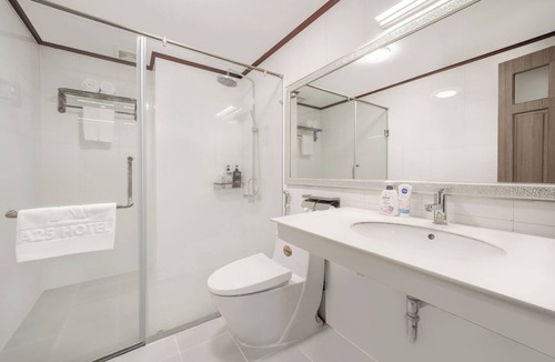 Nhat Tan Hotel | A25 Premium Hotel - 705 Lac Long Quan
