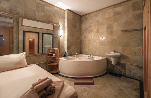 Hai Ba Trung Hotel | A25 Signature Hotel