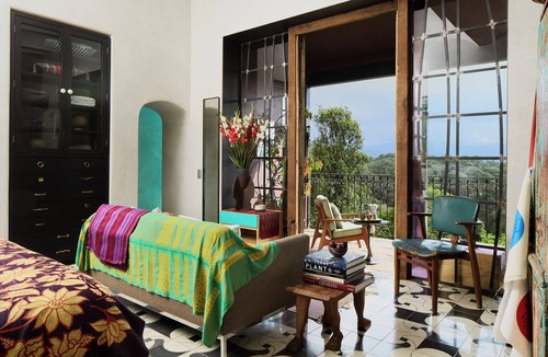 Valle de Bravo House | AAV : La Casa Prieta - Masterpiece with art views.