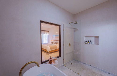 La Paz Hotel | Abasolo ClubHouse