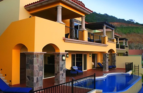 Paraiso Escondido Villa | Access to the multi-million dollar Jack Nicholas 18 hole signature golf course.