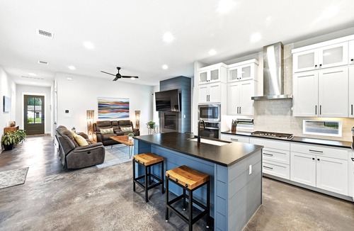 Georgetown House | Actually walkable to Georgetown Square with a private heated pool!